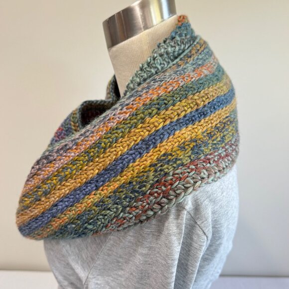 HANDMADE Crochet Moss Stitch Infinity Scarf NWT One of a Kind - Picture 2 of 12